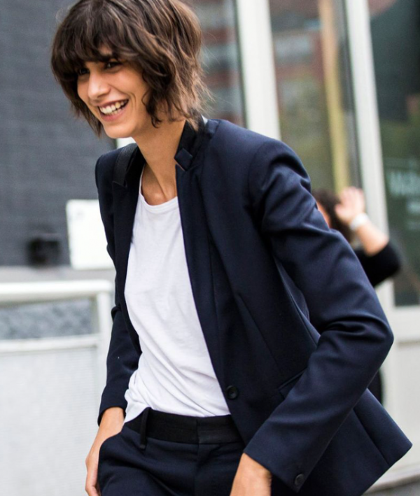 Jas wanita dengan desain monokrom dan potongan blazer